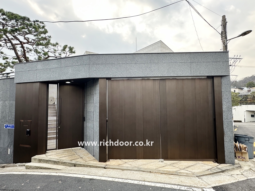 /user/r/richdoor/editor/2512/4e8fc14ac7a71aff626b67945158b1d0_1765444316_5823.jpg 이미지크게보기