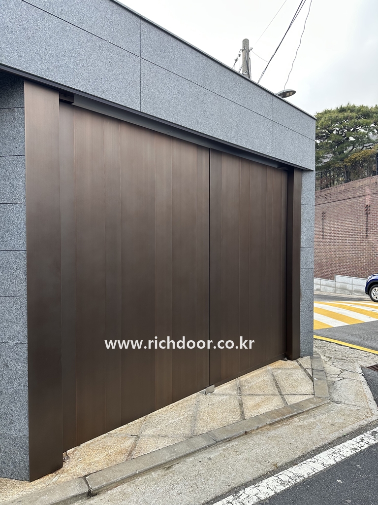 /user/r/richdoor/editor/2512/4e8fc14ac7a71aff626b67945158b1d0_1765444328_2315.jpg 이미지크게보기