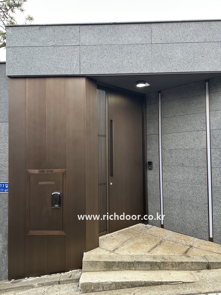 /user/r/richdoor/editor/2512/4e8fc14ac7a71aff626b67945158b1d0_1765444342_912.jpg 이미지크게보기