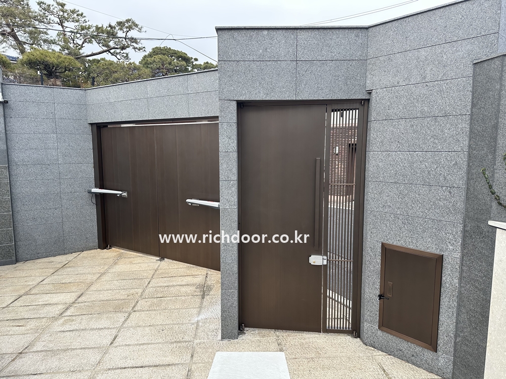 /user/r/richdoor/editor/2512/4e8fc14ac7a71aff626b67945158b1d0_1765444532_1926.jpg 이미지크게보기