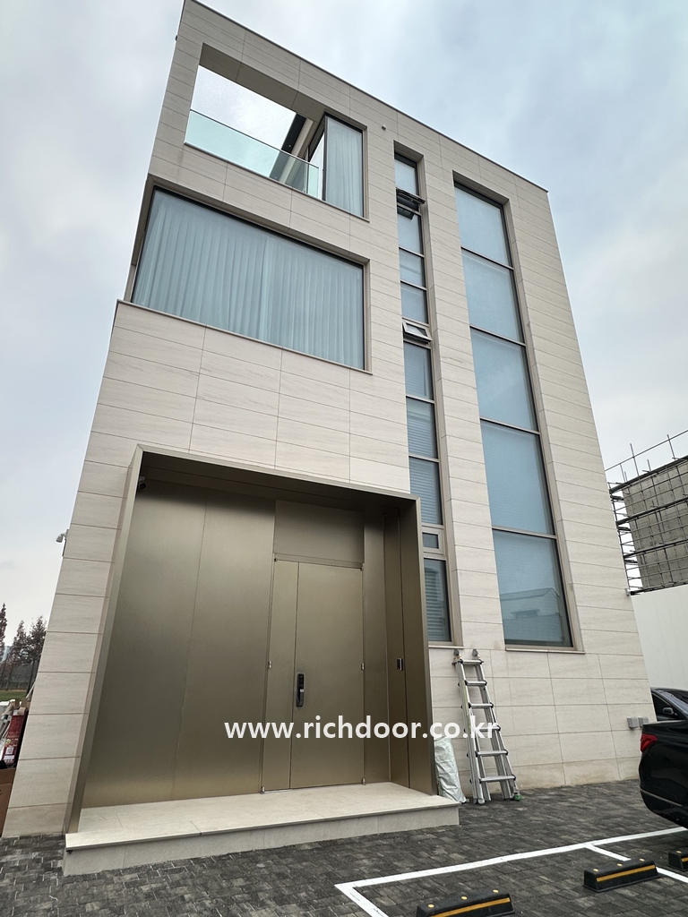 /user/r/richdoor/editor/2512/4e8fc14ac7a71aff626b67945158b1d0_1765444785_6242.jpg 이미지크게보기