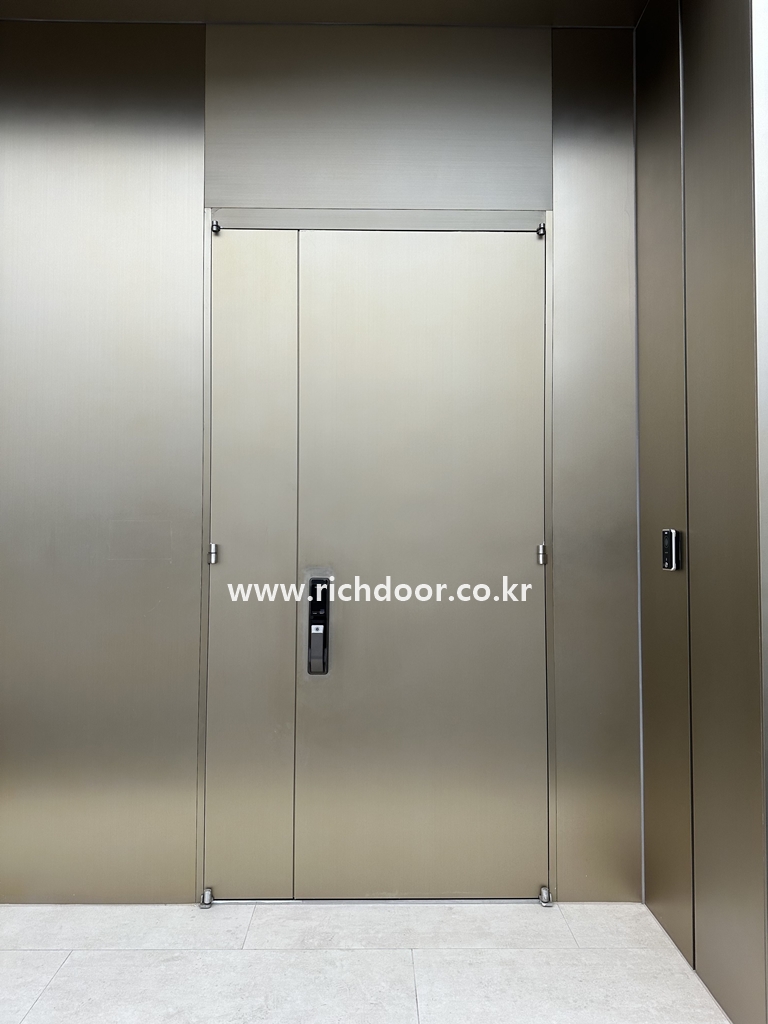 /user/r/richdoor/editor/2512/4e8fc14ac7a71aff626b67945158b1d0_1765444794_1412.jpg 이미지크게보기