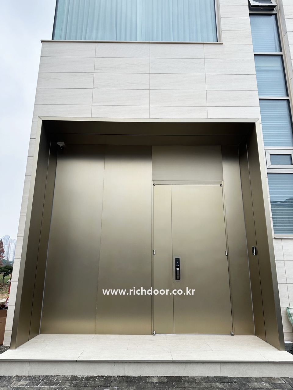 /user/r/richdoor/editor/2512/4e8fc14ac7a71aff626b67945158b1d0_1765444936_3735.jpg 이미지크게보기