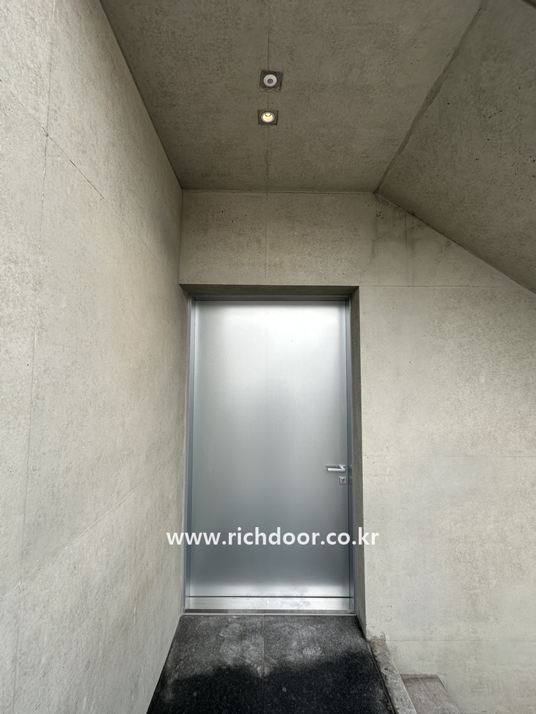 /user/r/richdoor/editor/2512/4e8fc14ac7a71aff626b67945158b1d0_1765445609_5937.jpg 이미지크게보기