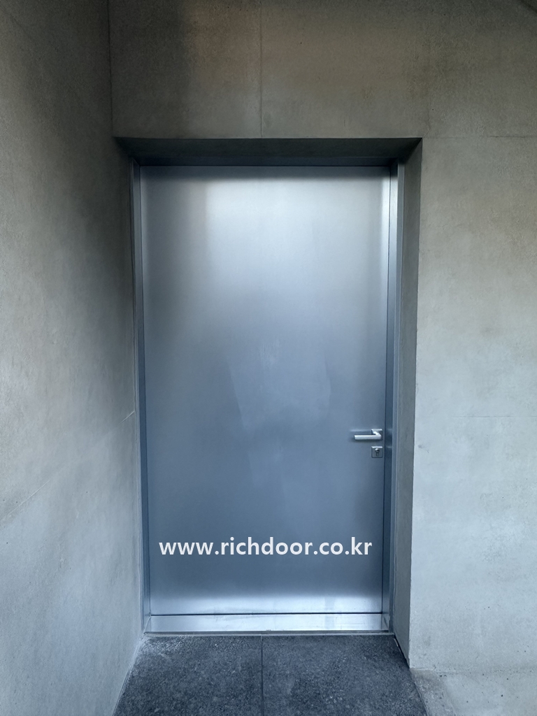 /user/r/richdoor/editor/2512/4e8fc14ac7a71aff626b67945158b1d0_1765445659_9996.jpg 이미지크게보기