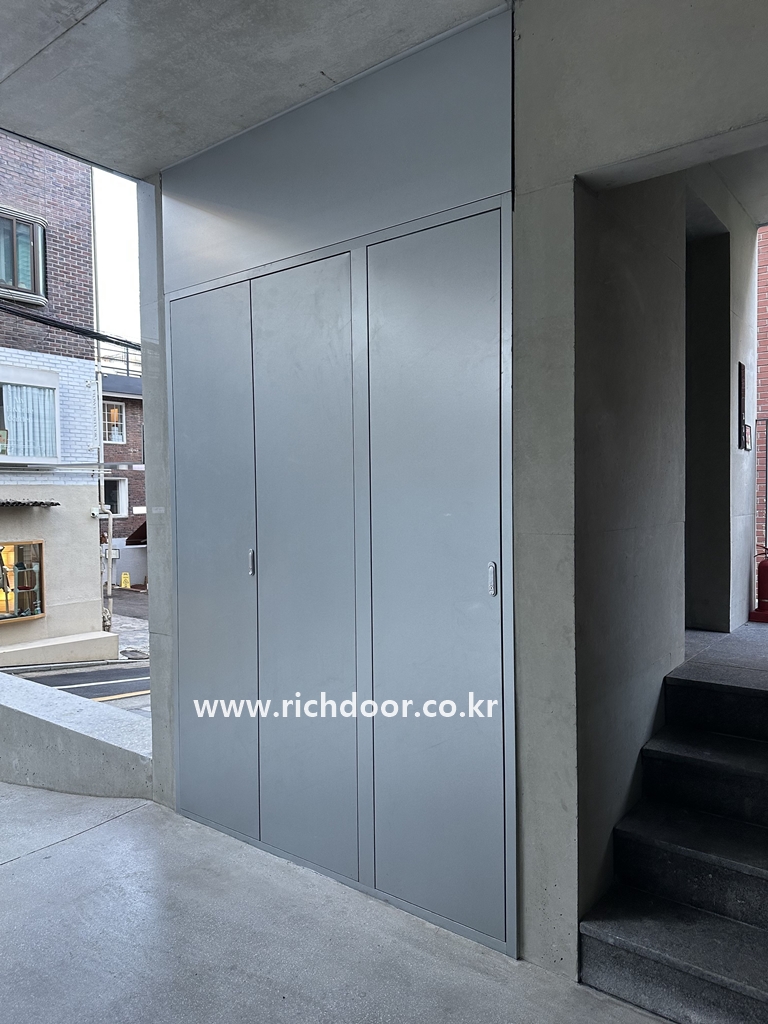 /user/r/richdoor/editor/2512/4e8fc14ac7a71aff626b67945158b1d0_1765446624_0393.jpg 이미지크게보기