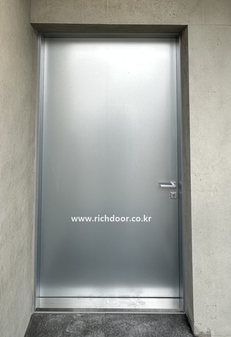 /user/r/richdoor/editor/2512/4e8fc14ac7a71aff626b67945158b1d0_1765446768_5103.jpg 이미지크게보기